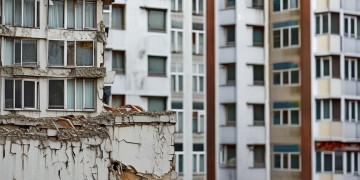 拆迁房物业收费和普通住房不一样吗？